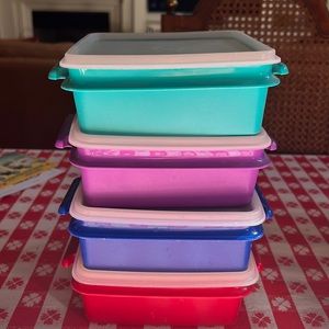 Tupperware large handled sandwich keepers. Set of four